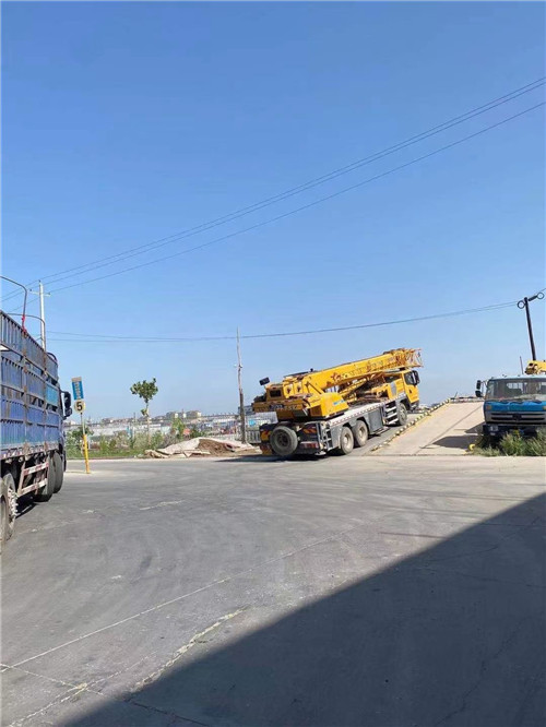 四平市25吨吊车的租赁价格大概是多少？