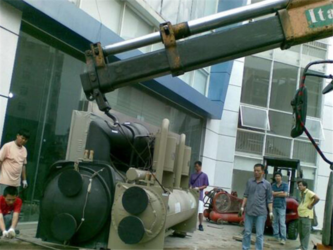 四平市随车吊和汽车吊的核心区别是什么？哪种更省钱？