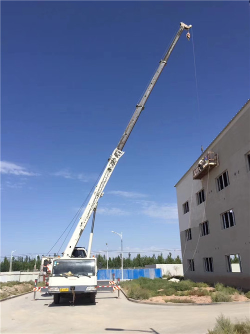 四平市“轻装强干”—— 吊车的 “轻量化臂架” 技术