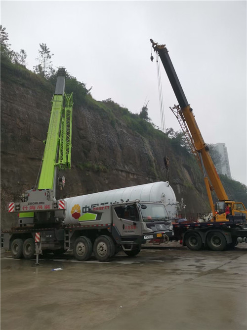 四平市“不怕风雨冻”—— 吊车的 “恶劣环境适应” 技术